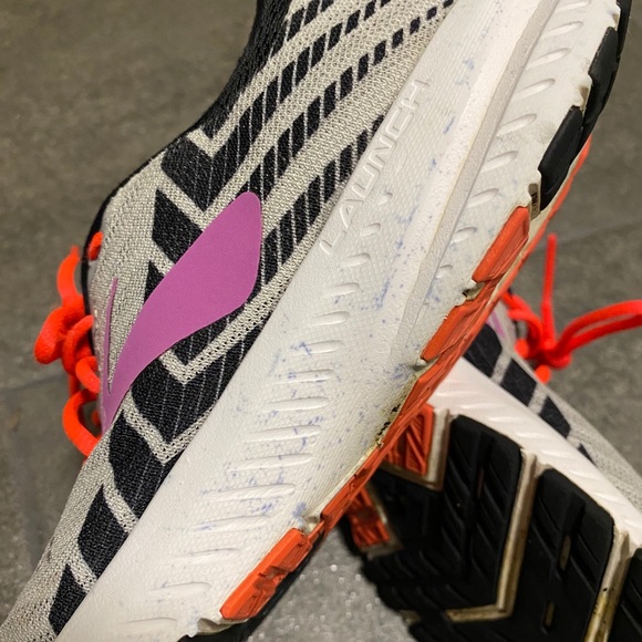 Brooks Launch 6, size 7 - Picture 6 of 7
